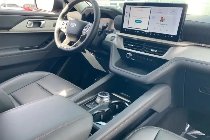 2025 Ford Explorer photo 1