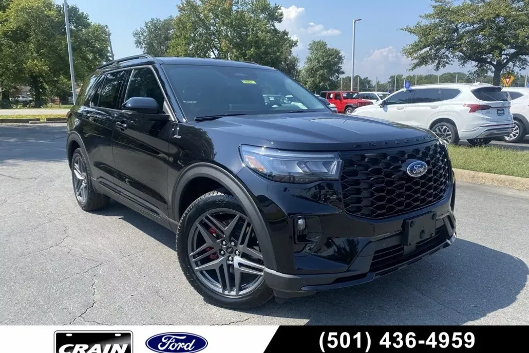 2025 Ford Explorer ST-Line photo 1