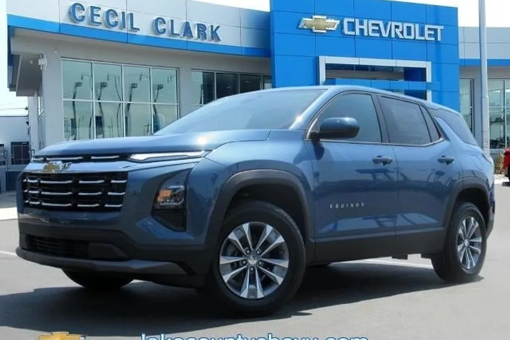 2026 Chevrolet Equinox LT photo 1