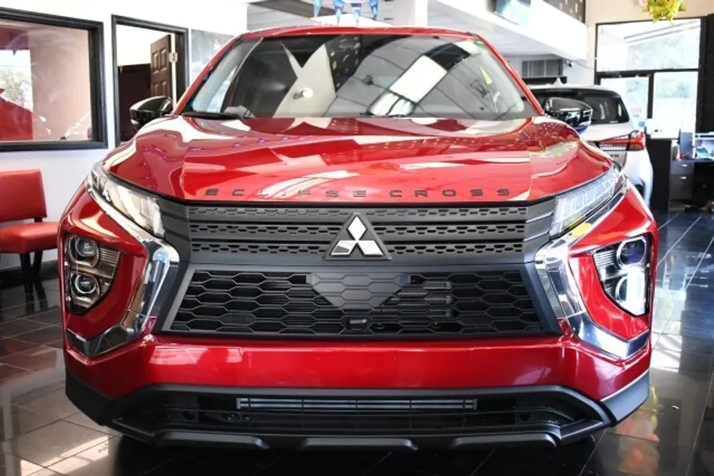 2025 Mitsubishi Eclipse Cross LE photo 1