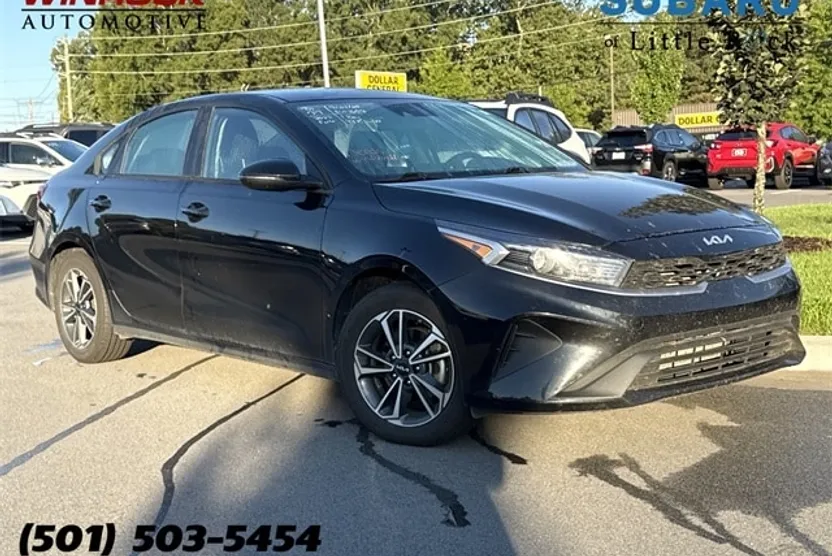 2023 Kia Forte LXS photo 1