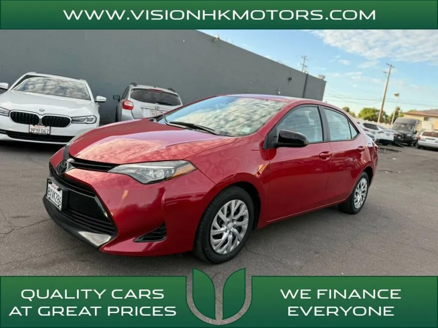 2018 Toyota Corolla LE photo 1