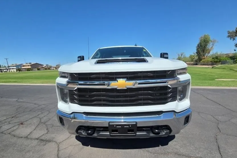 2024 Chevrolet Silverado 2500HD LT photo 1