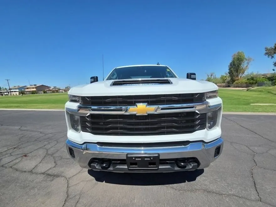 2024 Chevrolet Silverado 2500HD LT photo 1