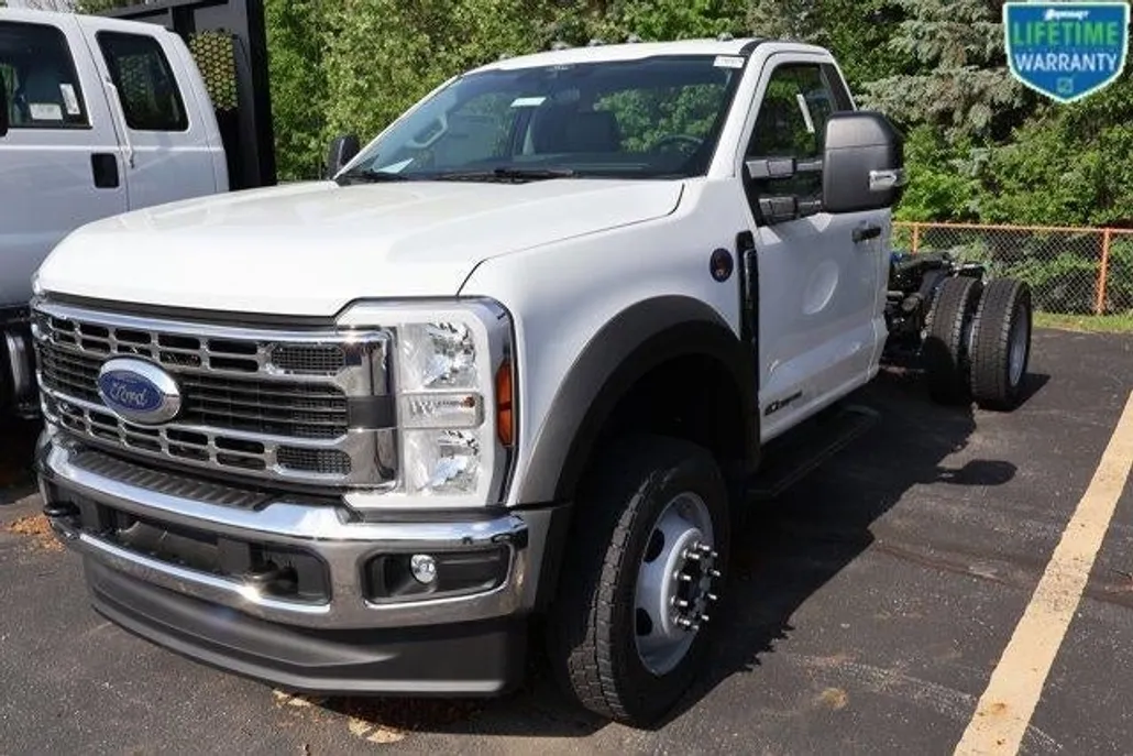 2025 Ford F-550 XL photo 1
