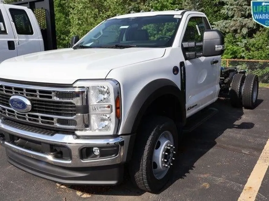 2025 Ford F-550 XL photo 1