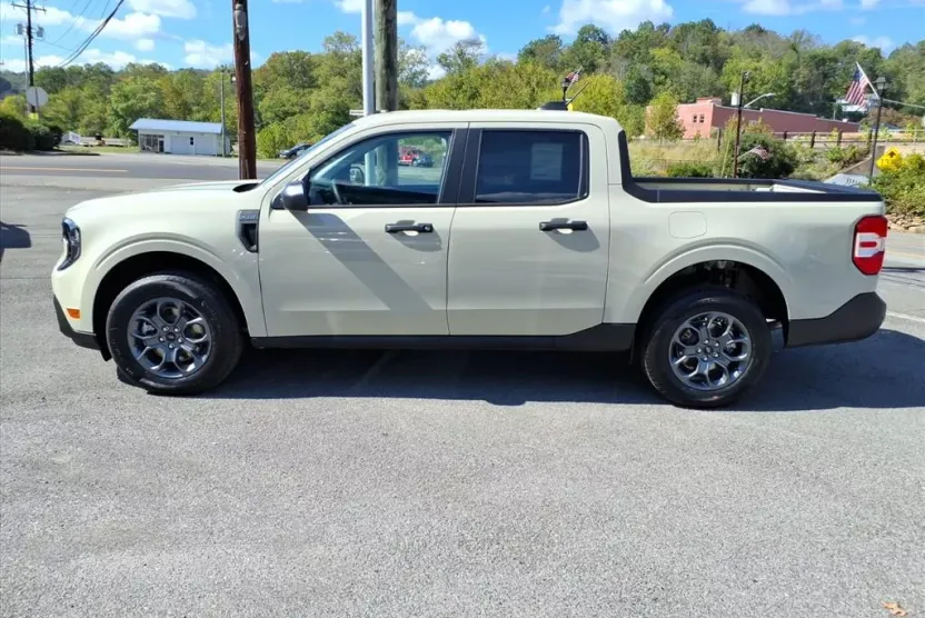2025 Ford Maverick XLT photo 1