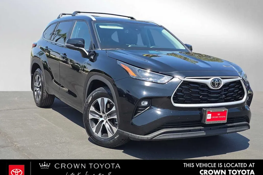 2024 Toyota Highlander XLE photo 1