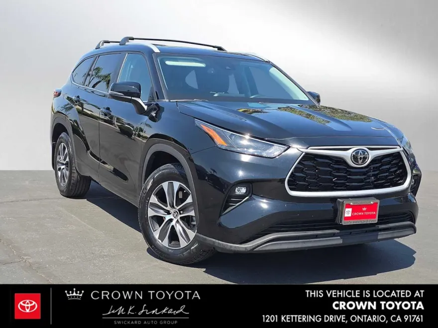 2024 Toyota Highlander XLE photo 1