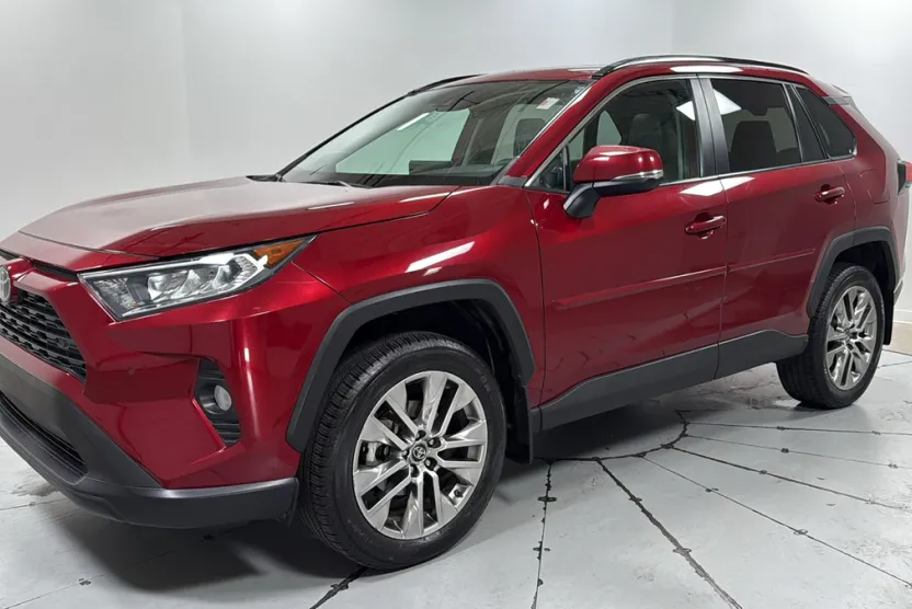 2019 Toyota RAV4 XLE Premium photo 1