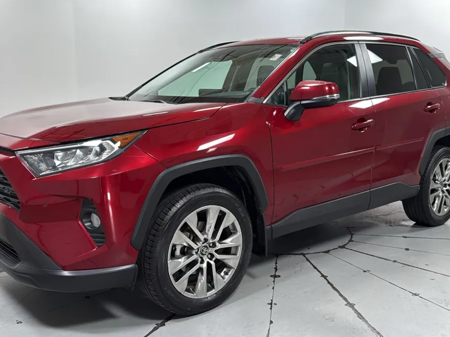 2019 Toyota RAV4 XLE Premium photo 1