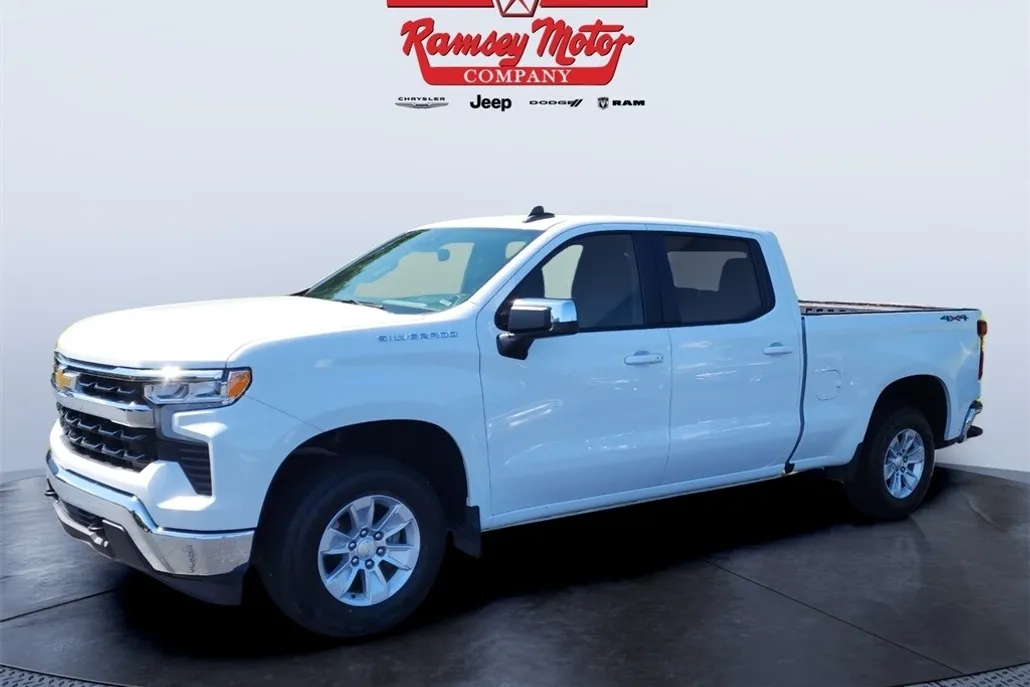 2023 Chevrolet Silverado 1500 LT photo 1