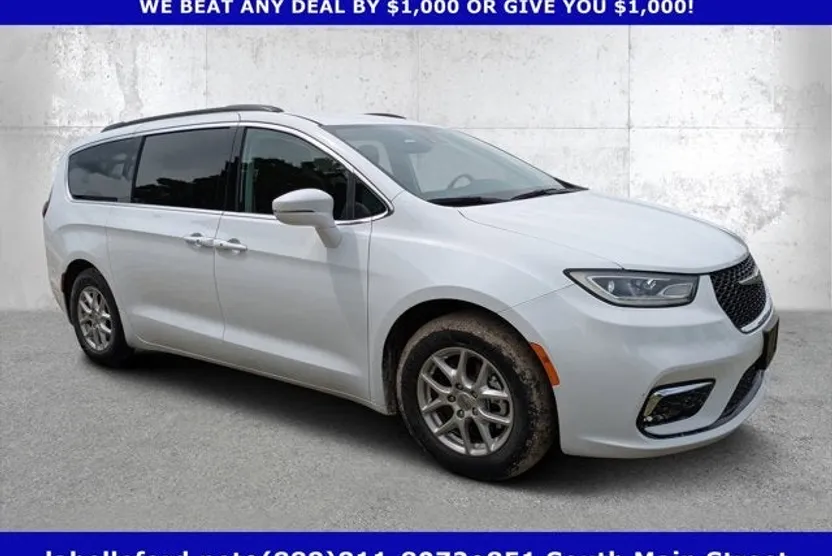 2022 Chrysler Pacifica Touring L photo 1