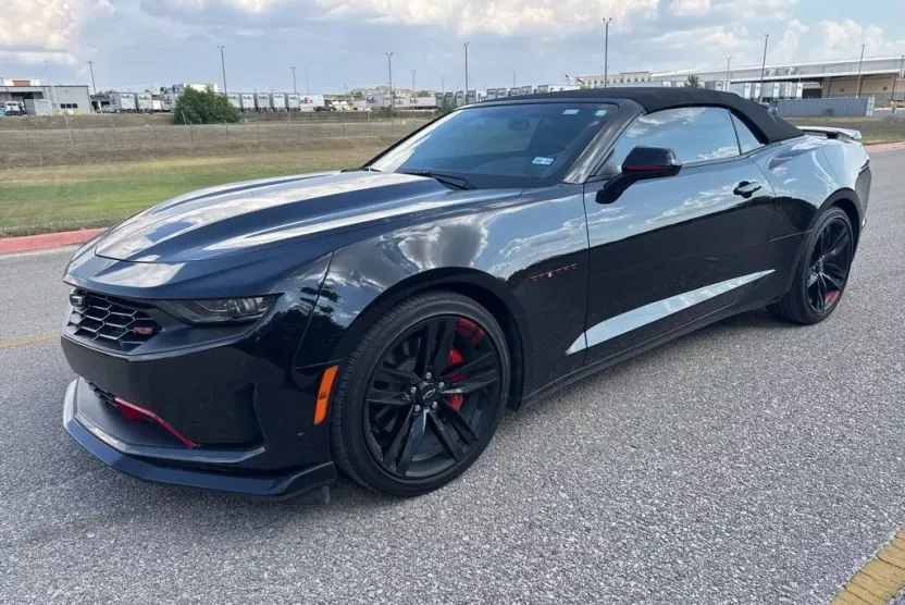 2023 Chevrolet Camaro 1LT photo 1