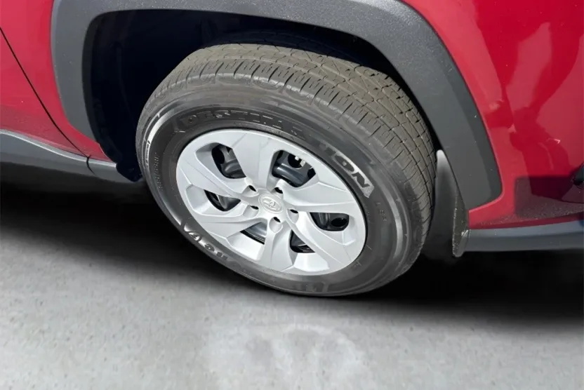 2023 Toyota RAV4 LE photo 1