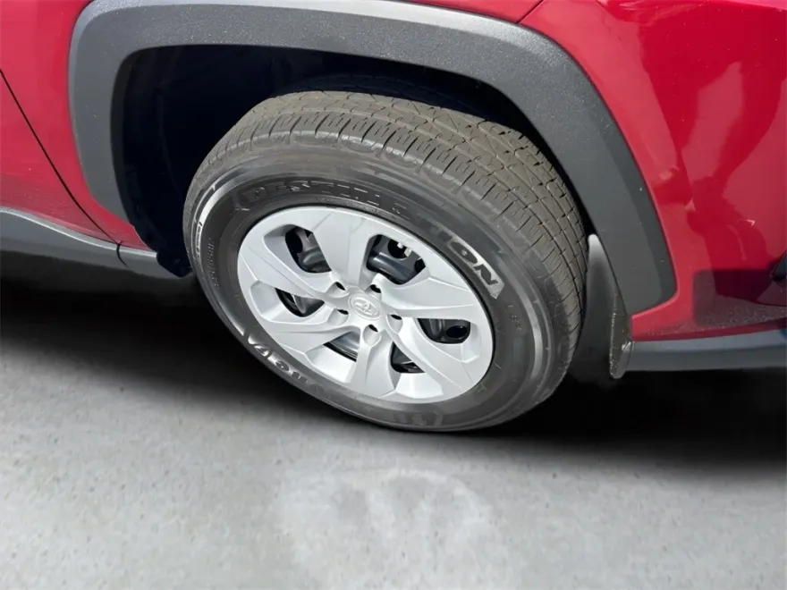 2023 Toyota RAV4 LE photo 1
