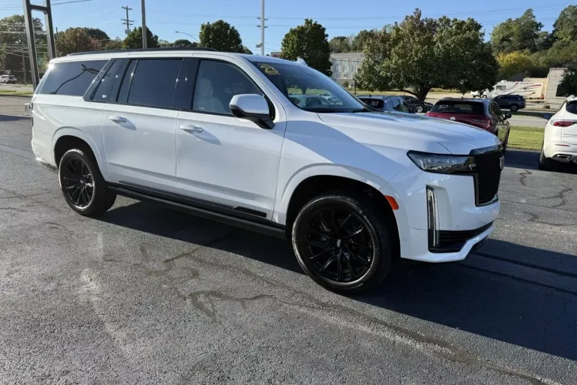 2023 Cadillac Escalade ESV Sport Platinum photo 1