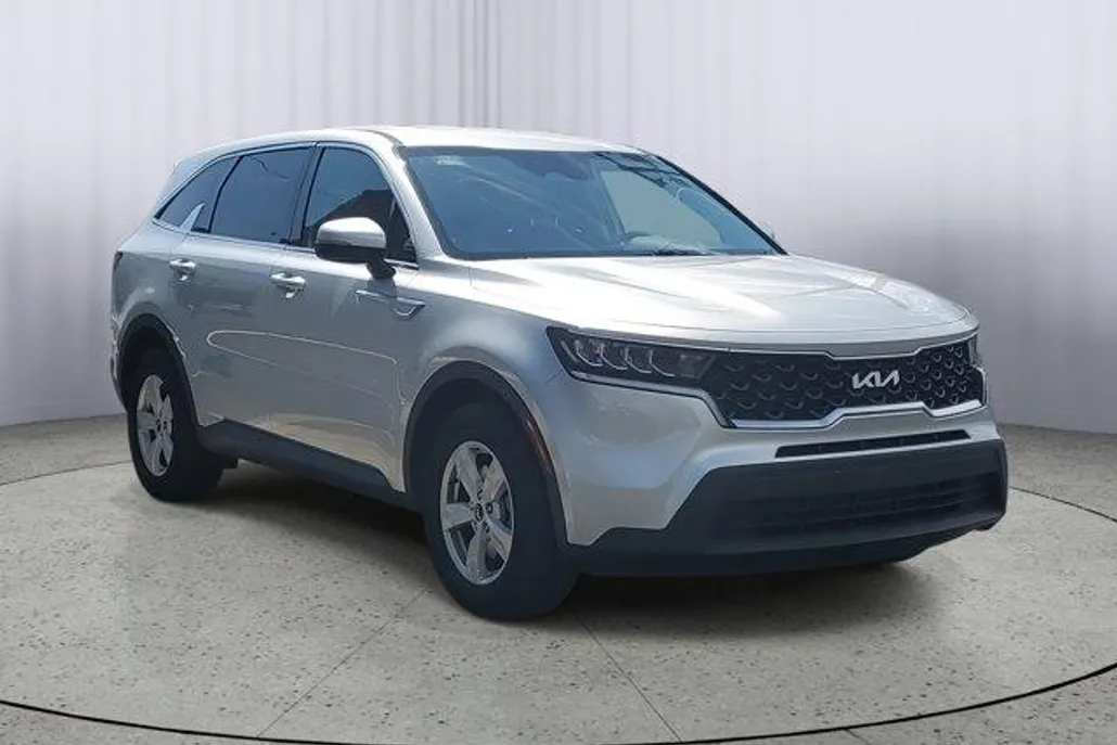 2022 Kia Sorento LX photo 1