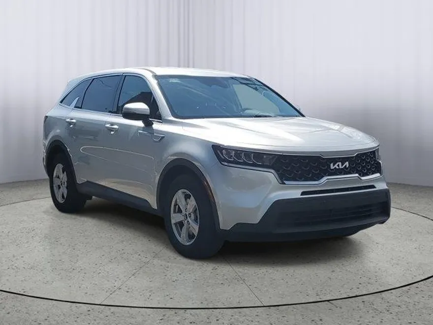 2022 Kia Sorento LX photo 1