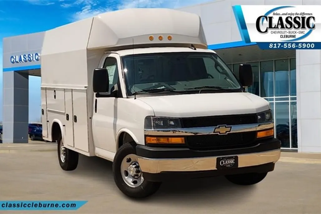 2025 Chevrolet Express Cutaway 3500 photo 1