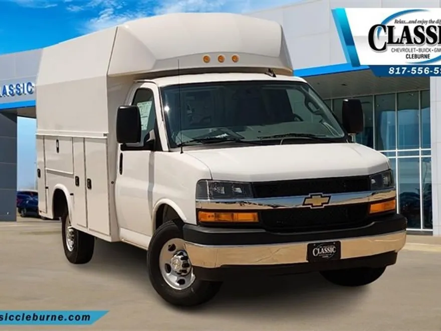 2025 Chevrolet Express Cutaway 3500 photo 1