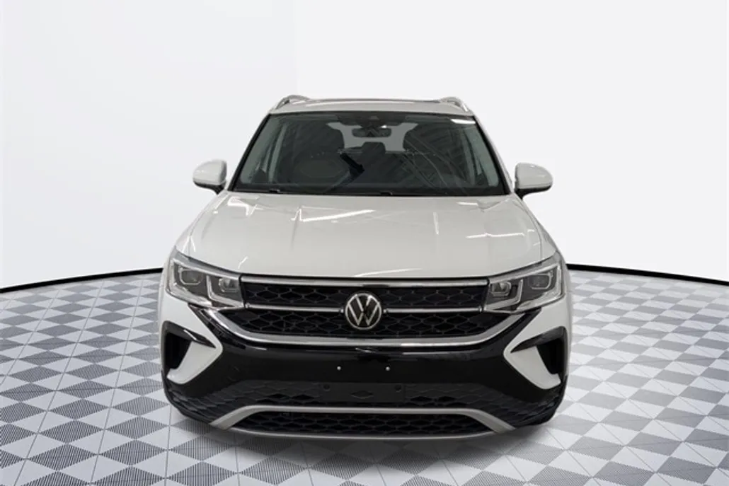 2023 Volkswagen Taos SEL photo 1