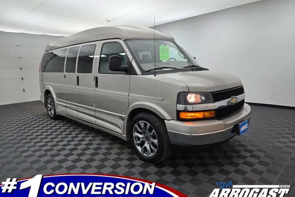 2023 Chevrolet Express photo 1