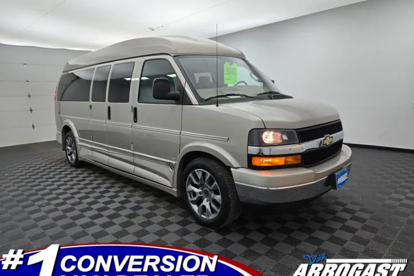 2023 Chevrolet Express photo 1