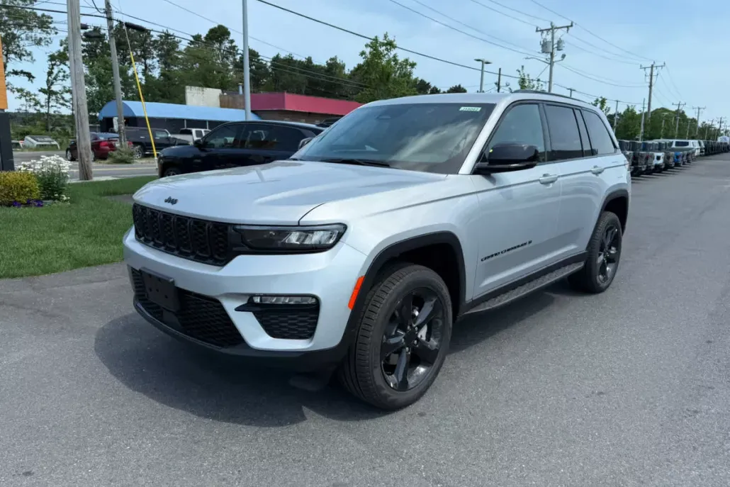 2025 Jeep Grand Cherokee Limited photo 1