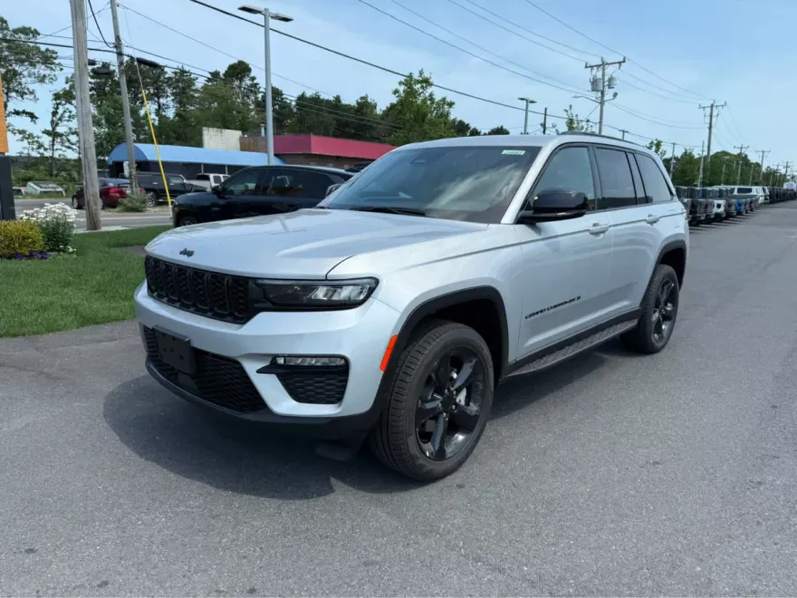 2025 Jeep Grand Cherokee Limited photo 1