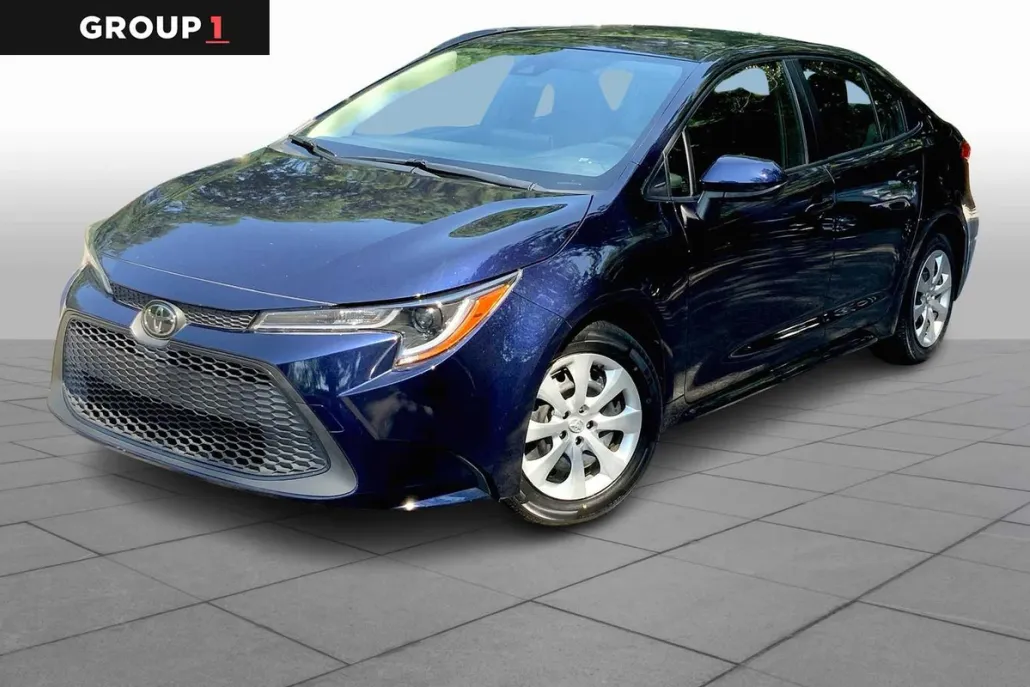2020 Toyota Corolla LE photo 1
