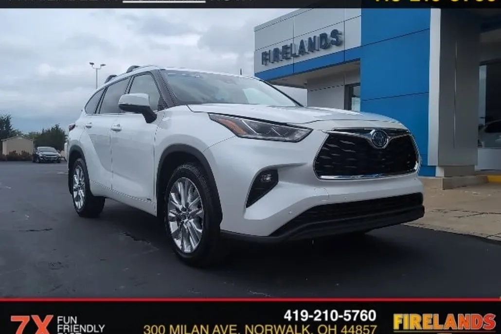 2022 Toyota Highlander Hybrid Limited photo 1