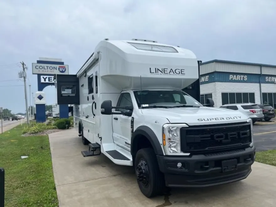2025 Ford F-600 photo 1