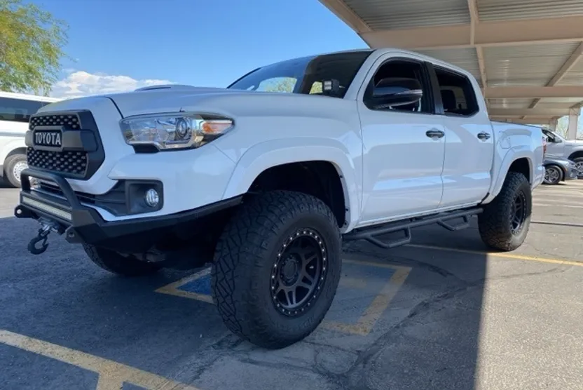 2017 Toyota Tacoma SR5 Sport TRD Pro photo 1