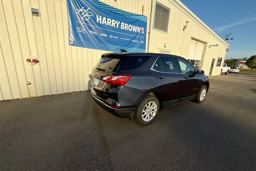 2018 Chevrolet Equinox LT photo 1