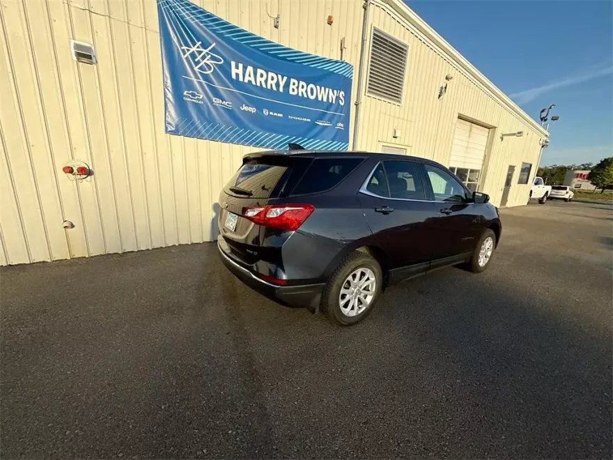 2018 Chevrolet Equinox LT photo 1