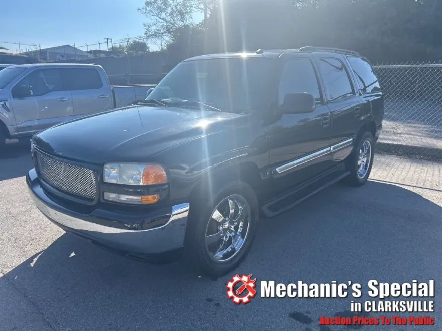 2003 Gmc Yukon SLE photo 1