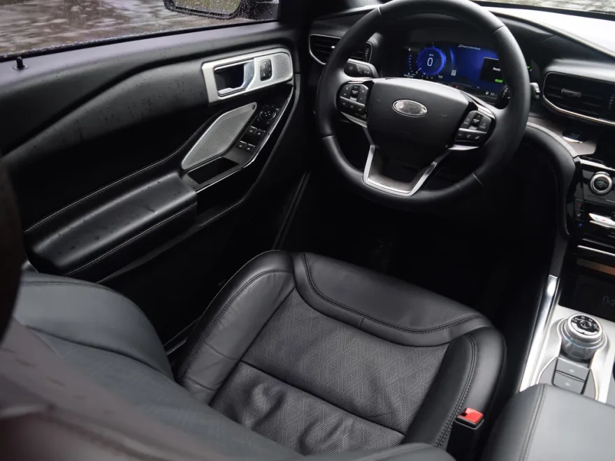 2022 Ford Explorer Platinum photo 1