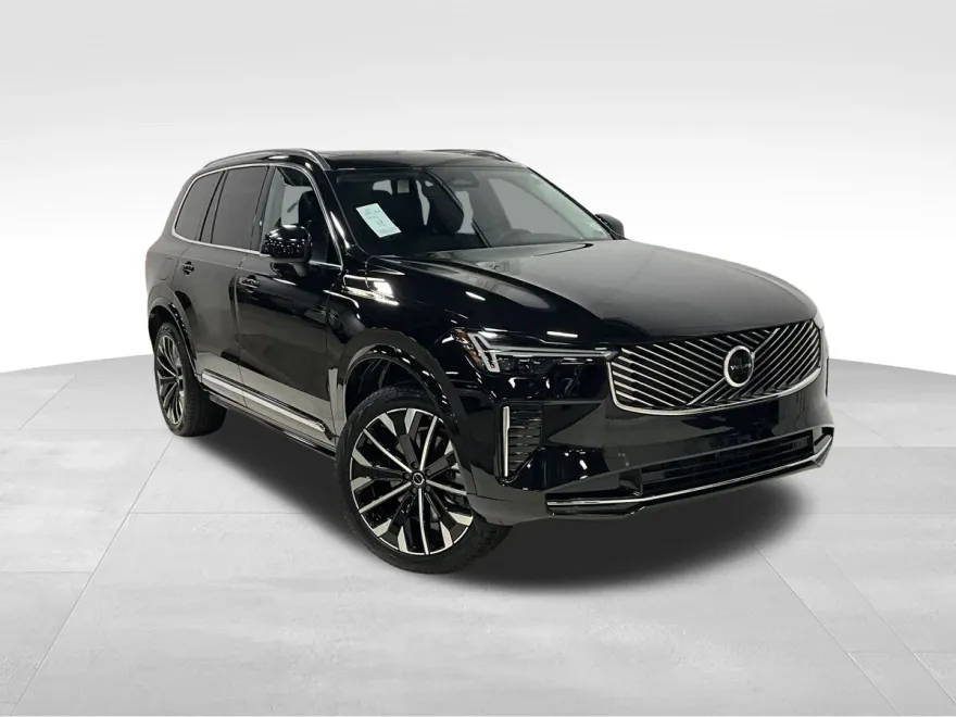2025 Volvo XC90 B5 Core photo 1