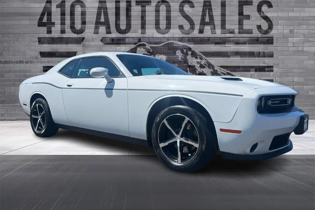 2015 Dodge Challenger SXT photo 1