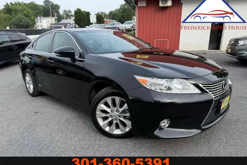 2015 Lexus ES 300h photo 1