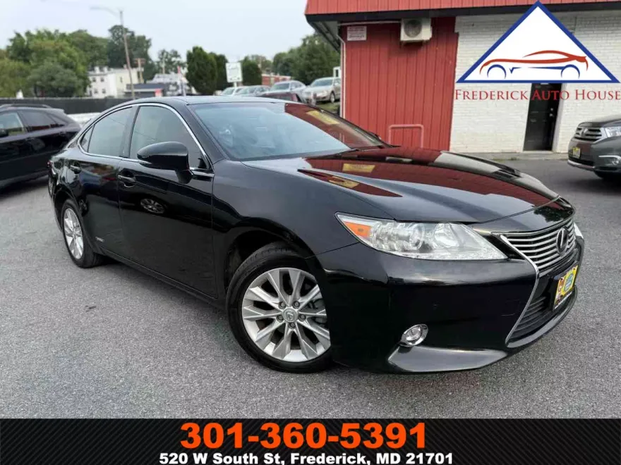 2015 Lexus ES 300h photo 1