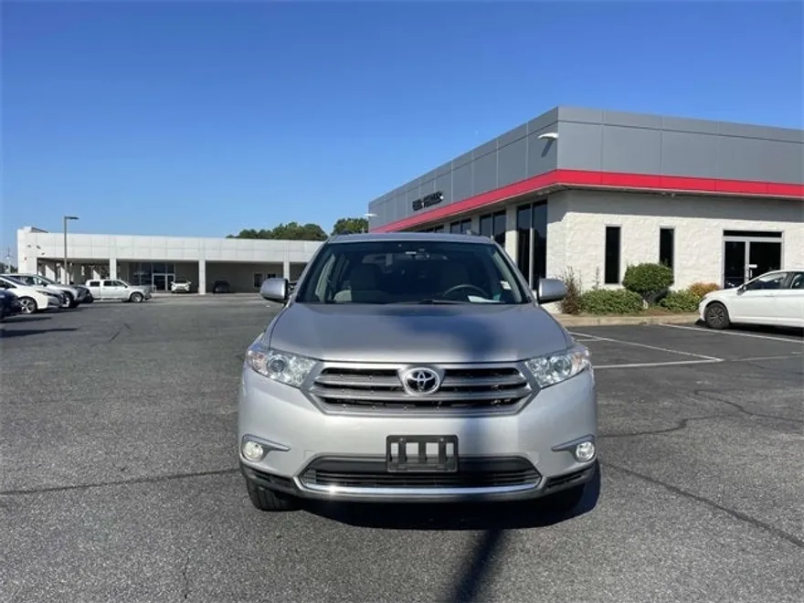 2012 Toyota Highlander Base photo 1