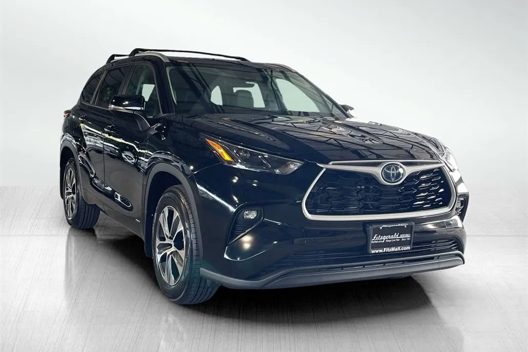 2024 Toyota Highlander Hybrid XLE photo 1