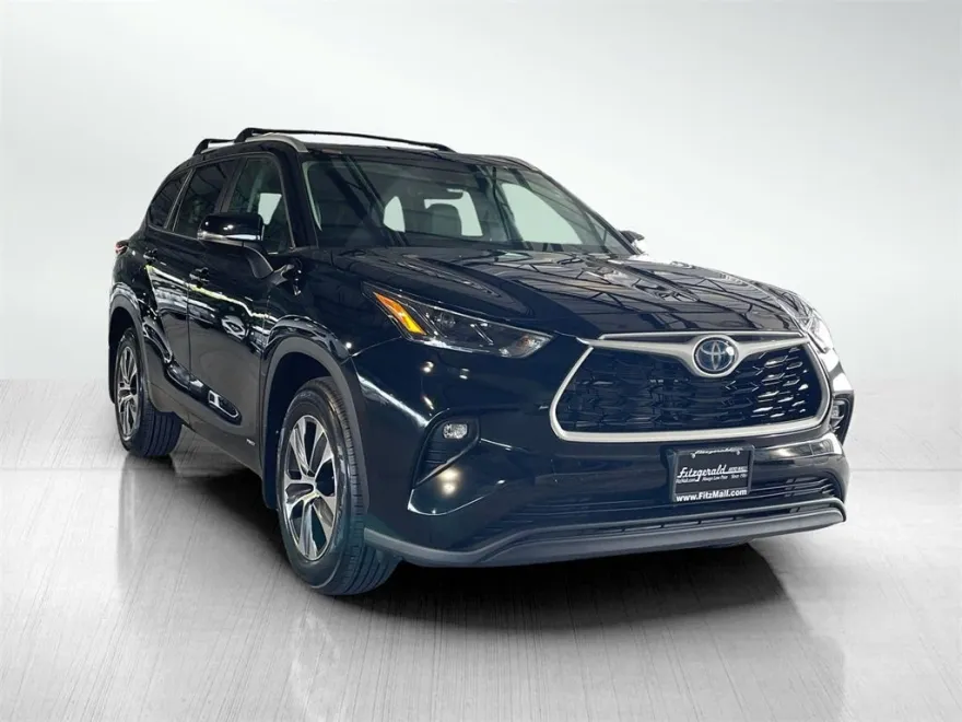 2024 Toyota Highlander Hybrid XLE photo 1