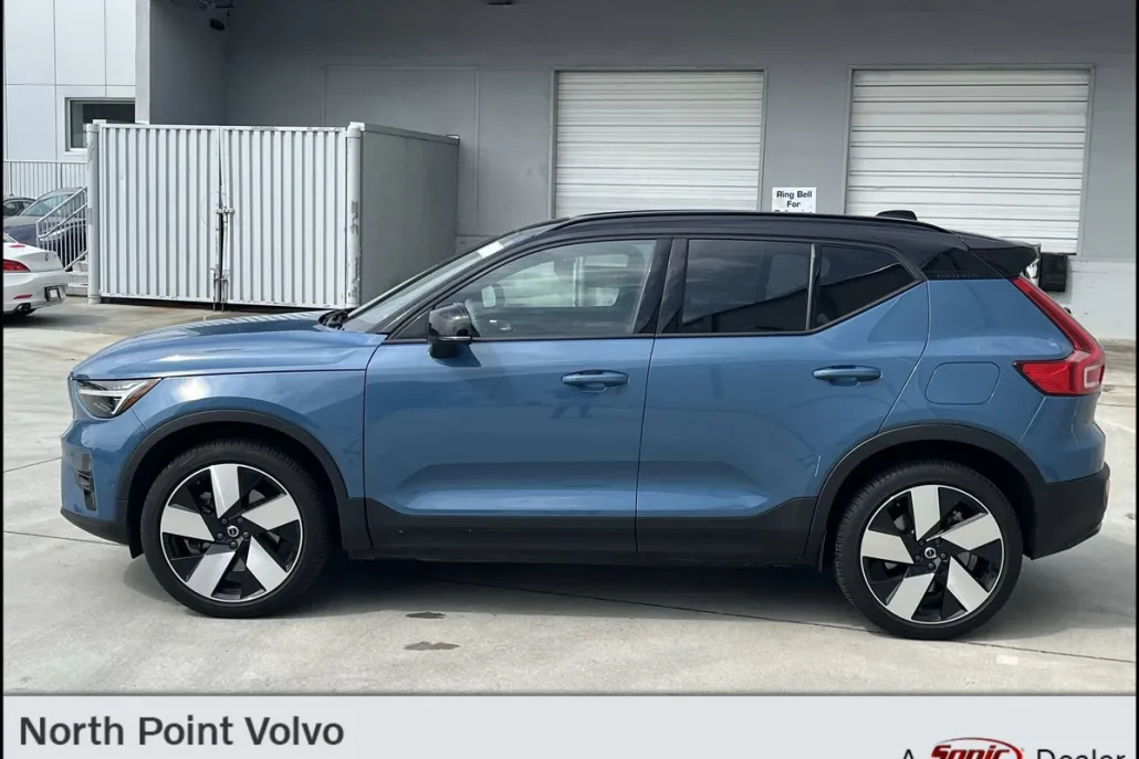 2023 Volvo XC40 Recharge Twin Ultimate photo 1