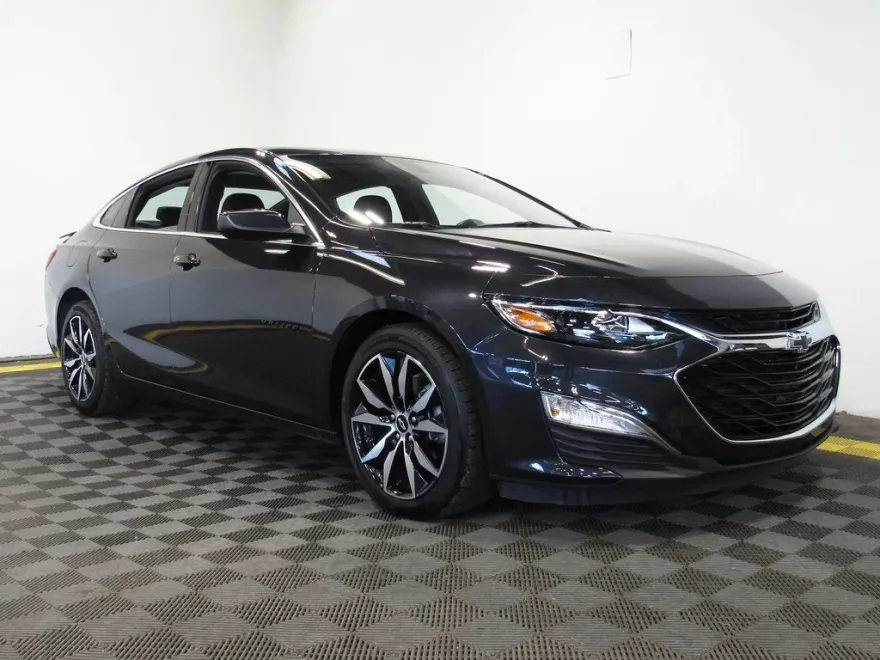 2022 Chevrolet Malibu RS photo 1
