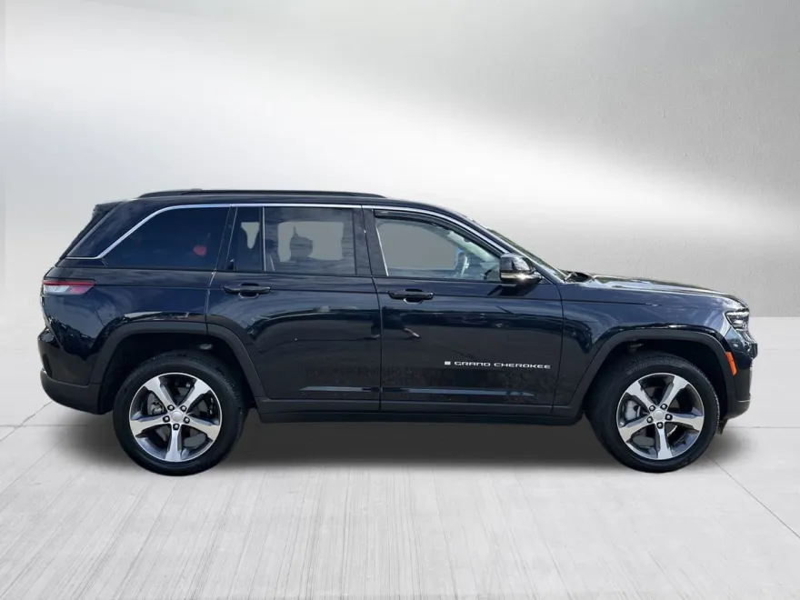 2024 Jeep Grand Cherokee Limited photo 1