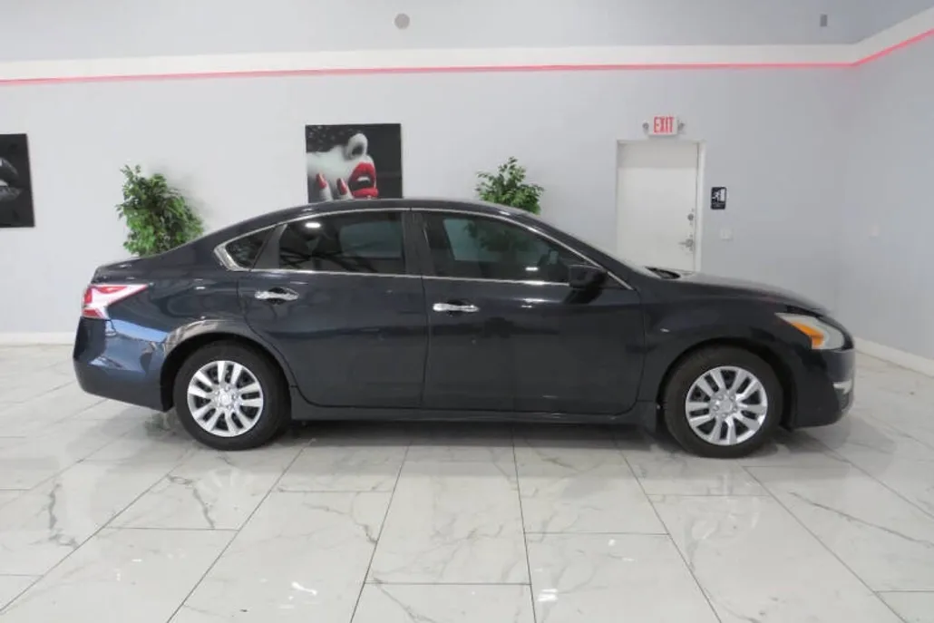 2015 Nissan Altima 2.5 S photo 1