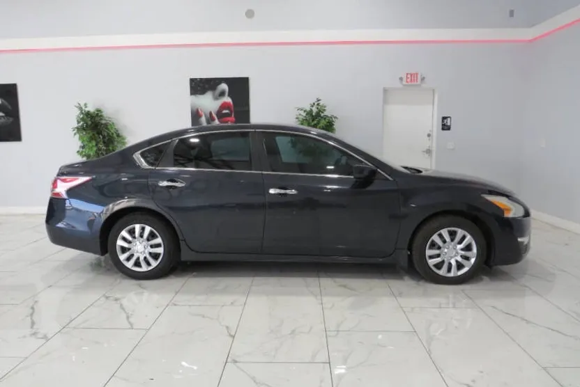 2015 Nissan Altima 2.5 S photo 1